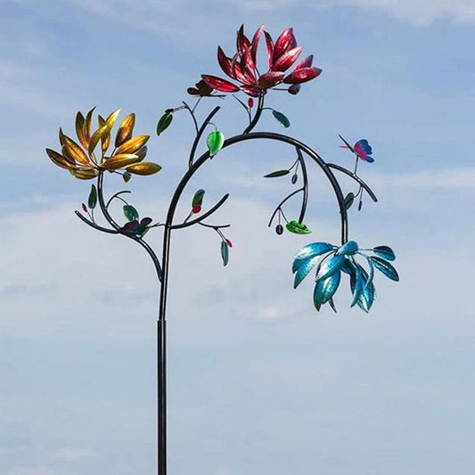 Gesimuleerd bloem- en vlinderijzerornament voor de tuin