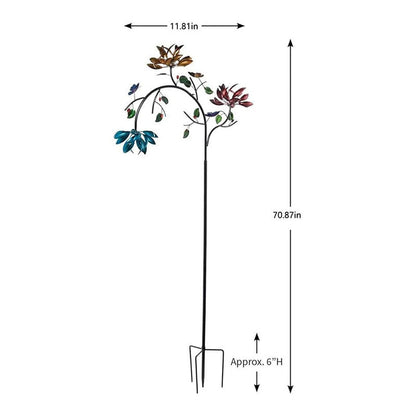 Gesimuleerd bloem- en vlinderijzerornament voor de tuin